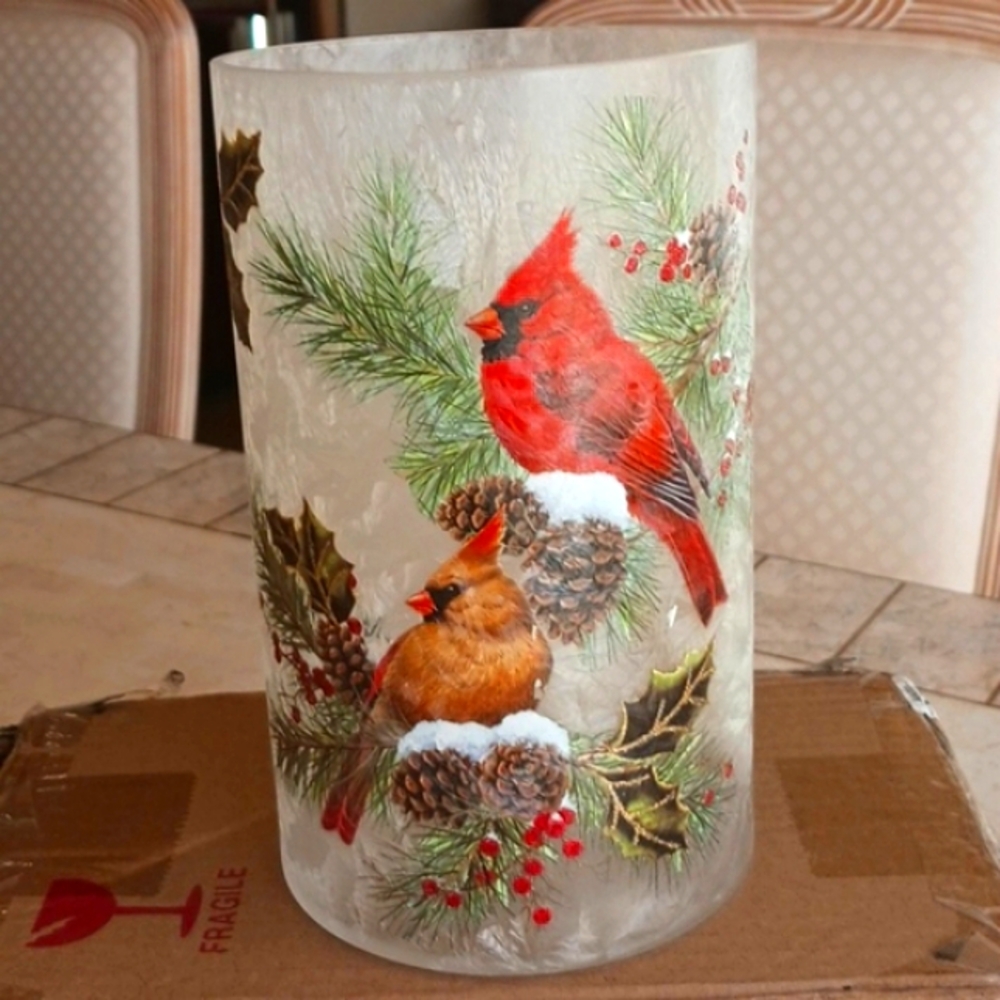 Holiday hurricane/vase 8" frosted glass w/ cardinals, by Valeri/Qvc,w-lights,New